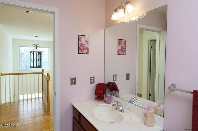 Building Photo - 7 Clearwater Ct