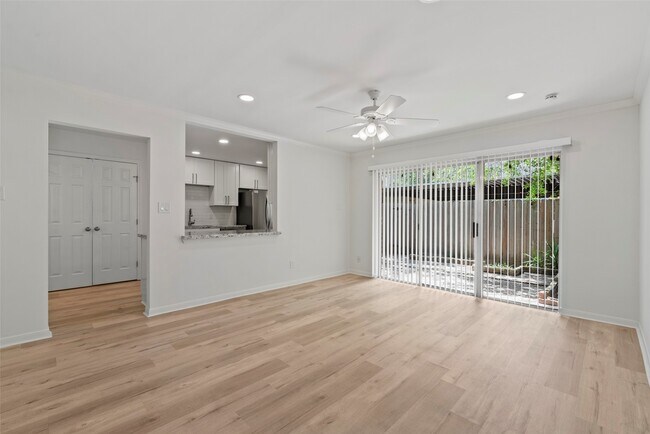 Building Photo - 12907 Trail Hollow Dr