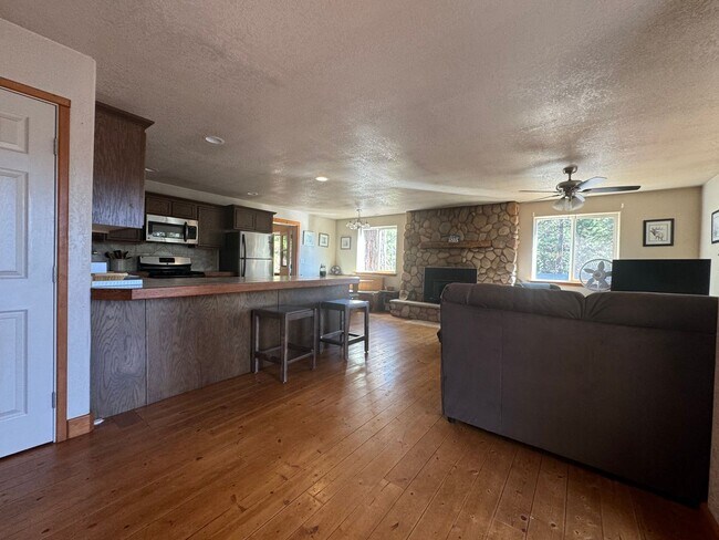 Building Photo - 3992 CA-147