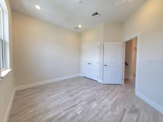 Building Photo - 1620 Seahaven Dr