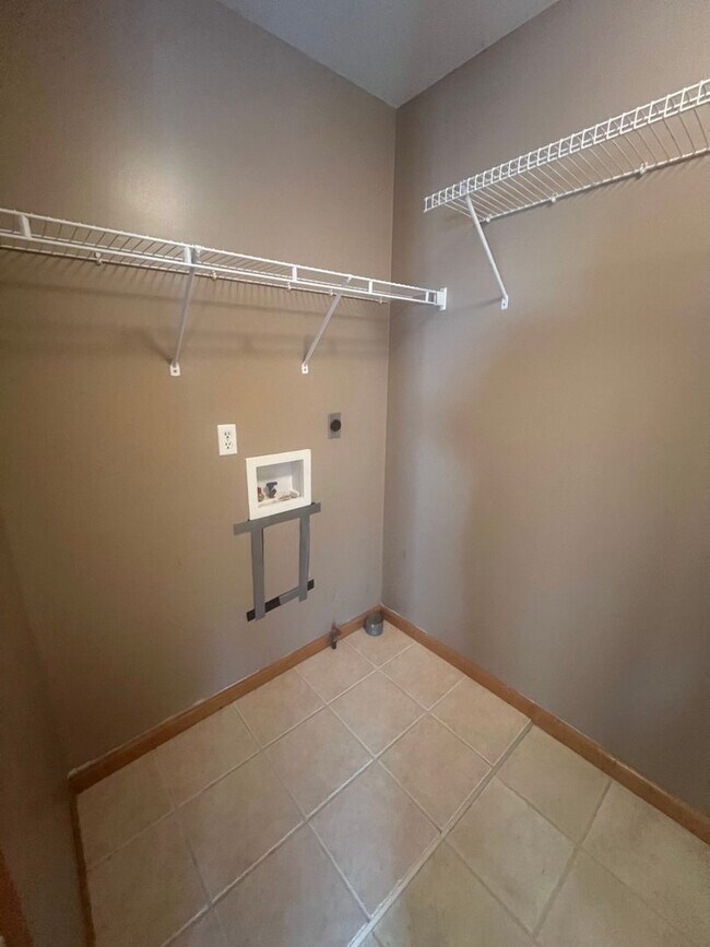 Building Photo - Move in Ready!