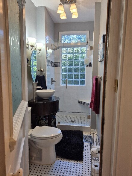 Building Photo - 1570 Linden Ave