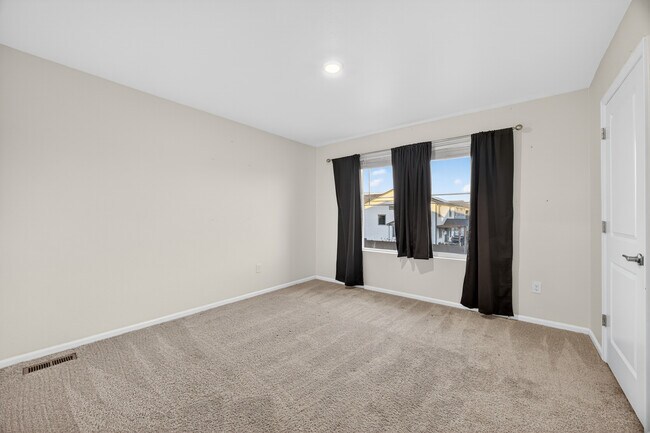 Building Photo - 221 S Quantock St