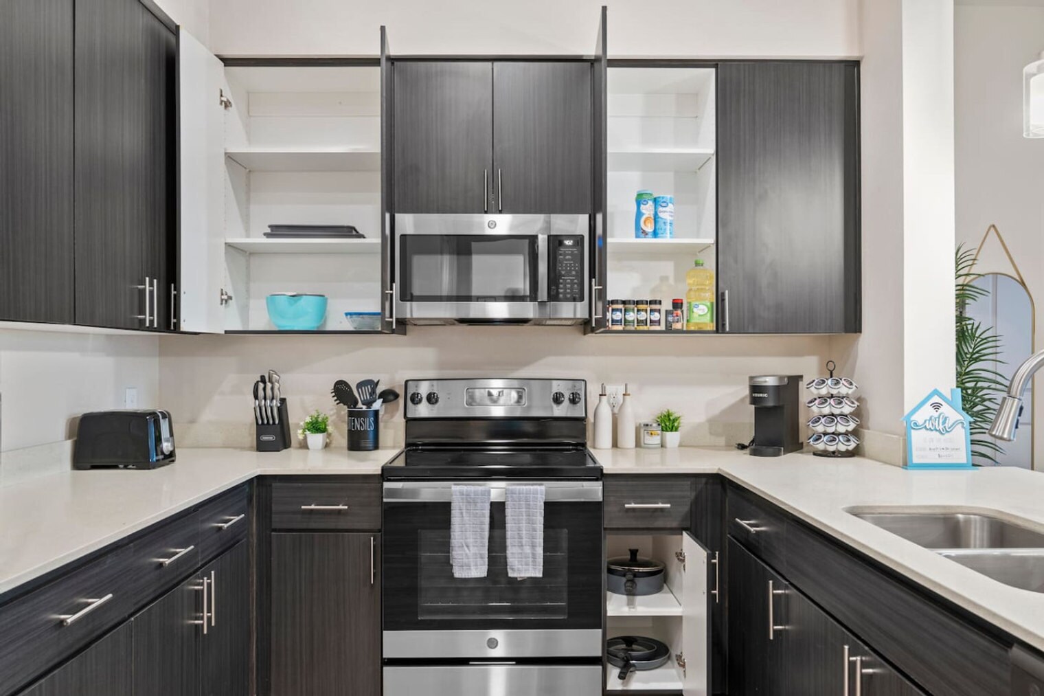 Building Photo - 500 W Broadway Rd