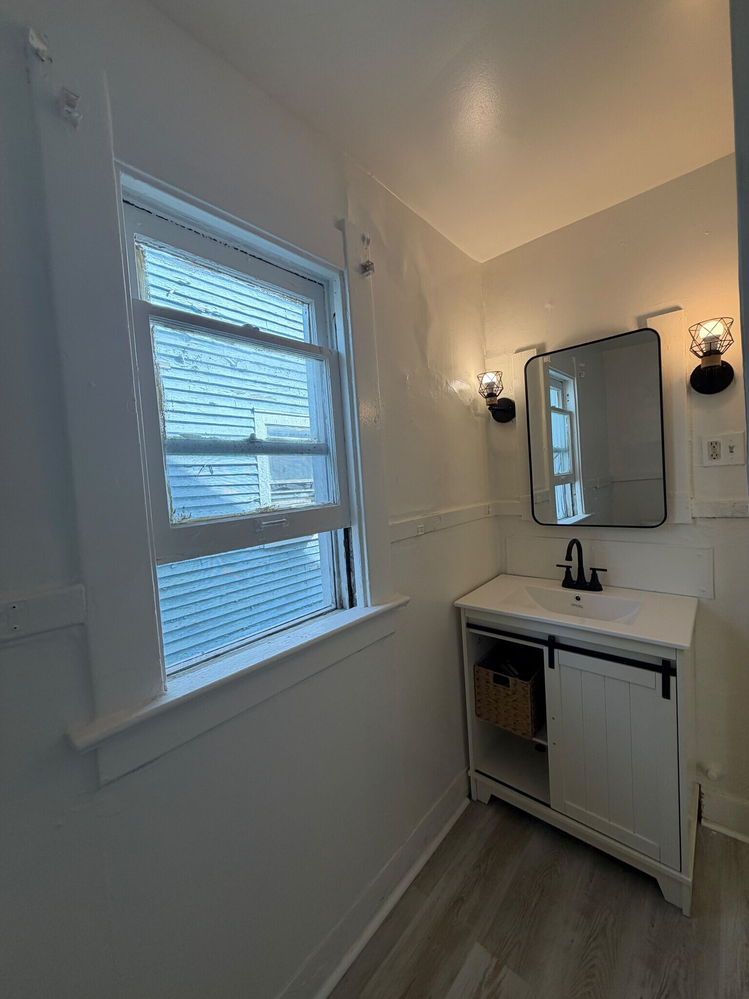 Building Photo - 3337 Parkwood Ave