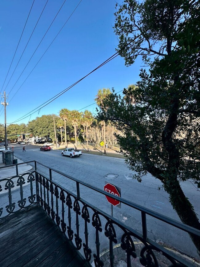 Building Photo - 217 Abercorn St