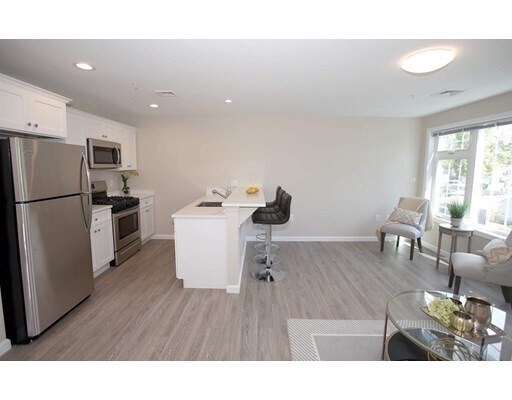 Building Photo - 30 Temple St