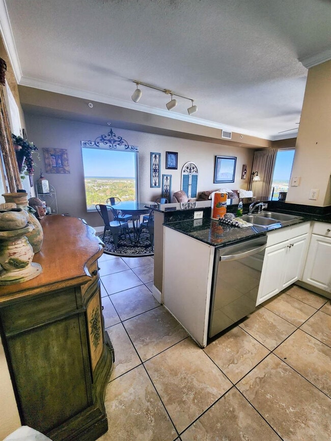 Building Photo - 16819 Front Beach Rd