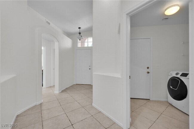 Building Photo - 1542 Misty Sky Dr