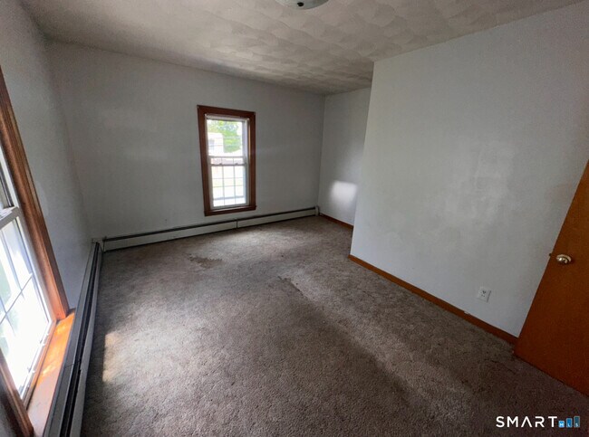 Building Photo - 15 Woodbridge Ave