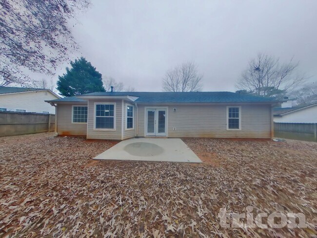 Building Photo - 449 Sarah's Ln