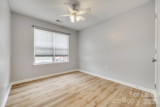 Building Photo - 2052 Shady Pond Dr