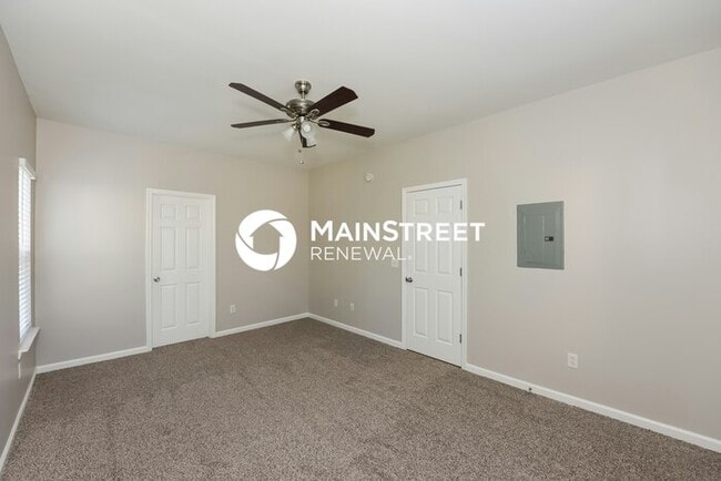Building Photo - 3 Bedroom Pet-Friendly Home in Nashville, TN with Main Street Renewal