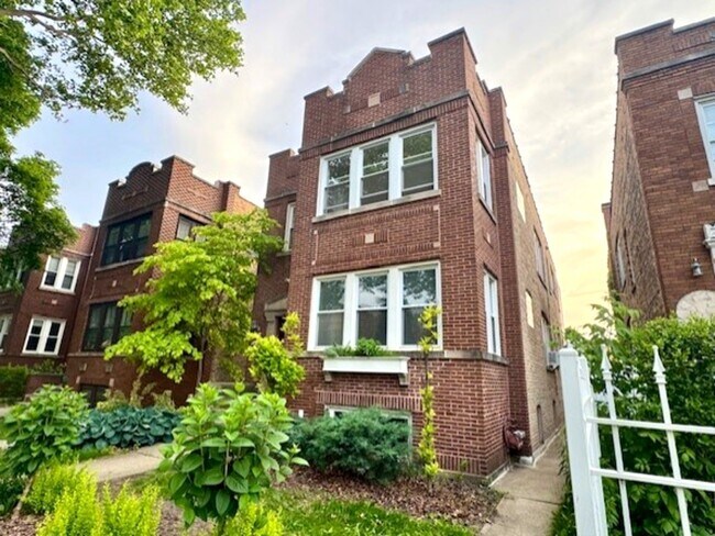 Building Photo - 6724 N Campbell Ave