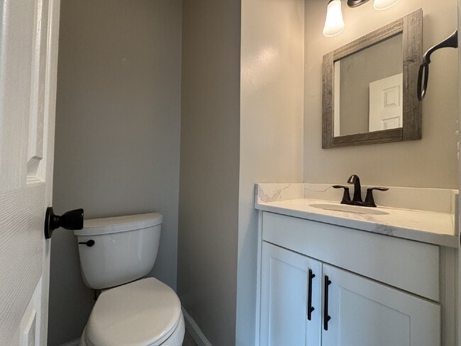 Building Photo - Your Exquisite Herndon Sanctuary Awaits