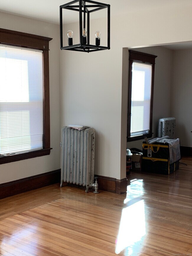 Building Photo - 641 White St