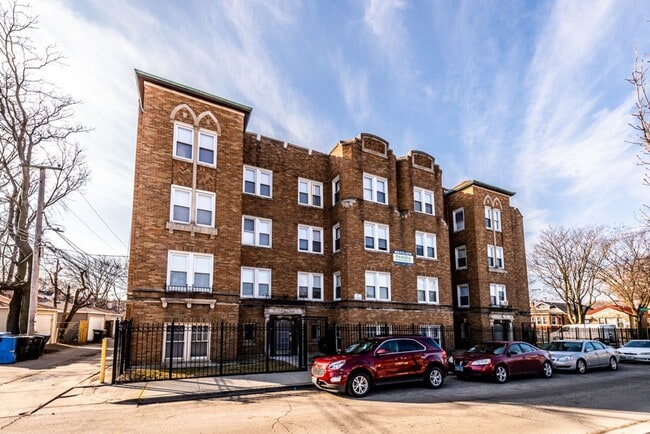 Building Photo - 1815 W 77th