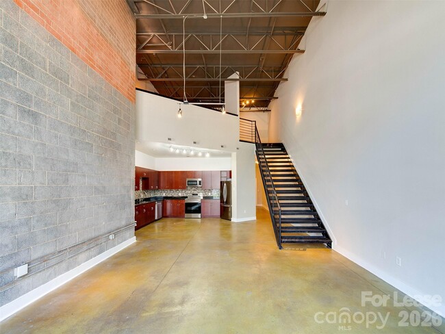 Building Photo - 927 Westmere Ave