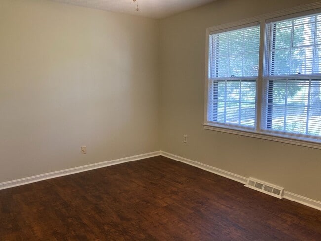 Building Photo - Cozy 3/2 House in East Rome- $1,795