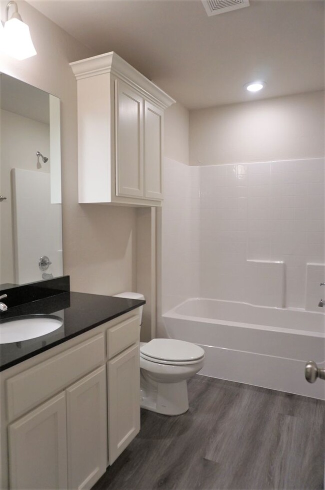 Building Photo - Chisholm Creek Duplex NW OKC