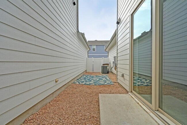 Building Photo - 7902 Mellencamp Dr