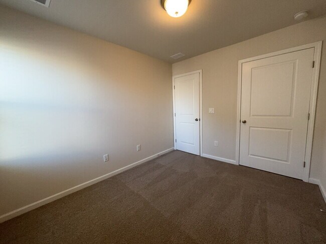 Building Photo - 1012 Berry Patch Cir