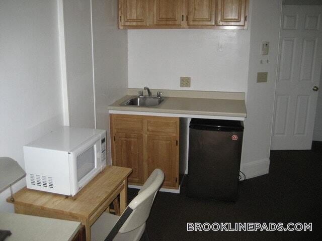 Building Photo - 1077 Beacon St