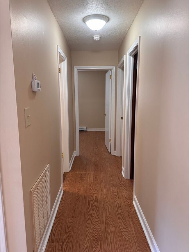 Building Photo - 915 Pine Cir Dr