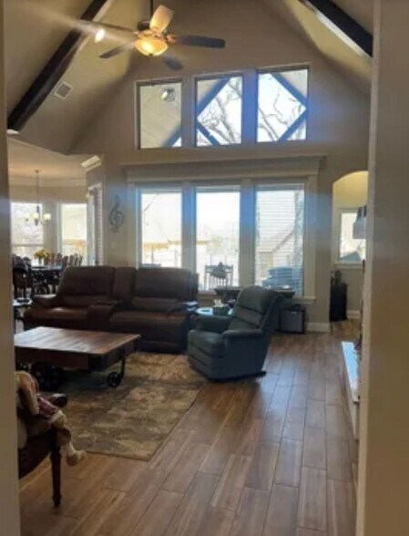 Building Photo - 7109 Lake Village Ct