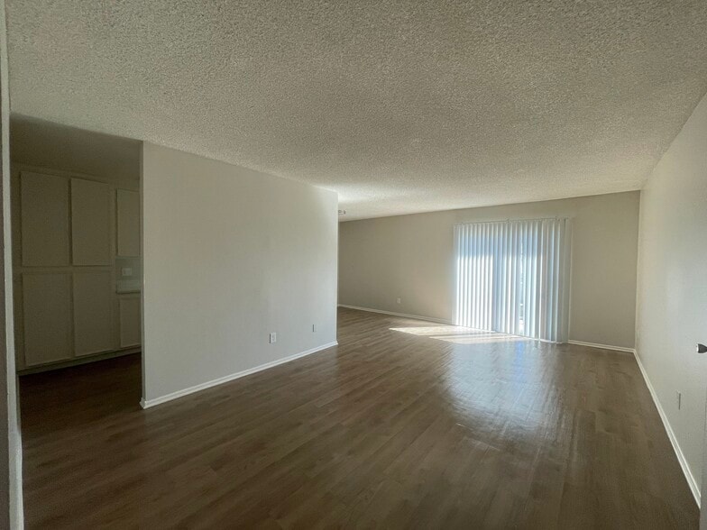 Building Photo - Canyon Villa