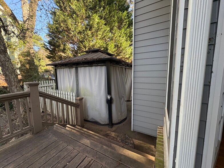 Building Photo - 1736 Brockett Rd