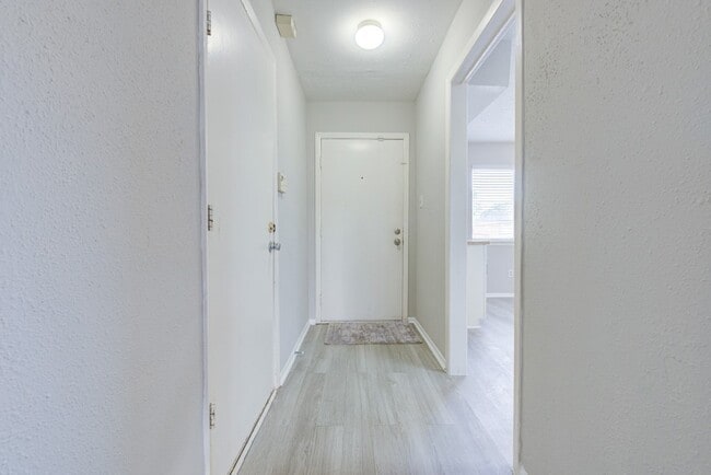 Building Photo - 20135 Telegraph Square Ln