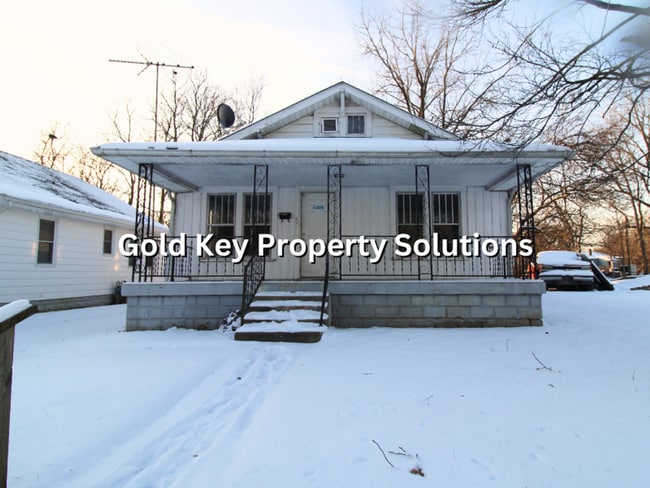 Building Photo - 2 BR 1 BA House with Dining Room and Basement SECTION 8 APPROVED