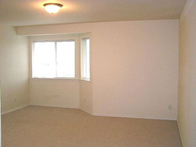Building Photo - Walnut Grove 2 Bedroom, 2 Bath Condominium