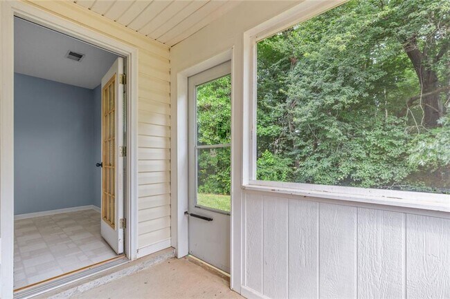 Building Photo - 2510 Fort Daniels Dr NE