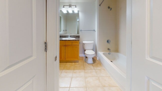 Building Photo - Chinatown 2 Bedroom 2 Bathroom In Amazing Centralized Building-Amenities Galore! Pets Welcomed!