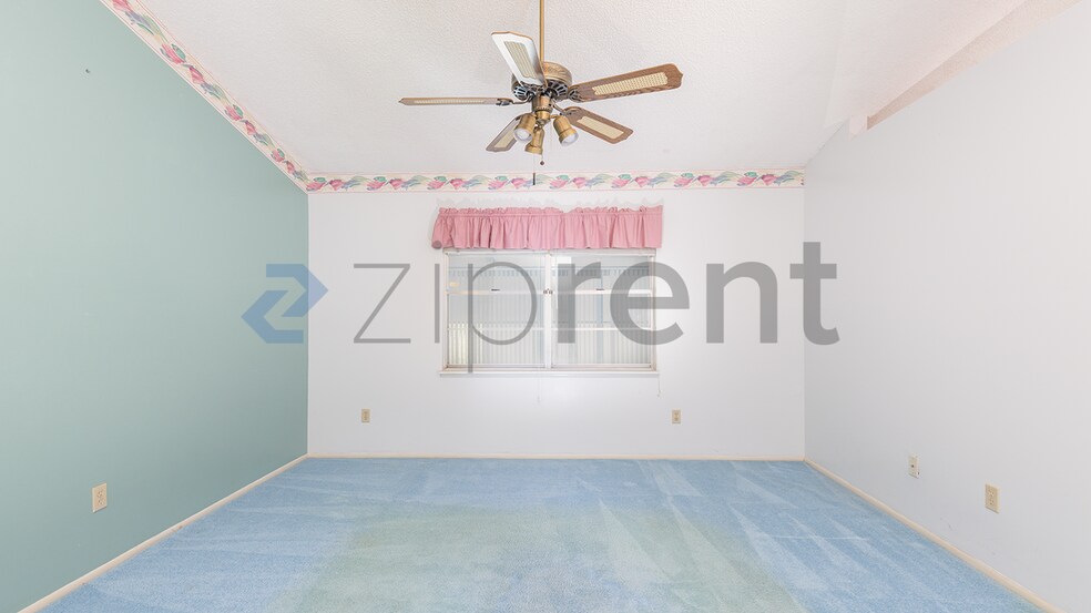 Building Photo - Unit