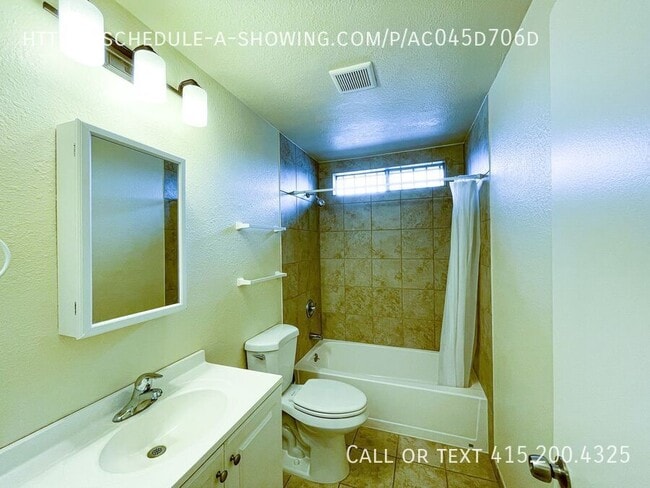 Building Photo - 1615 Flores St