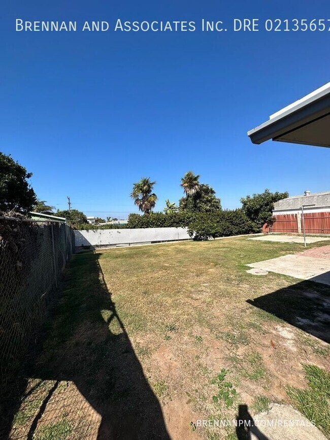 Building Photo - 820 Hickory Ct