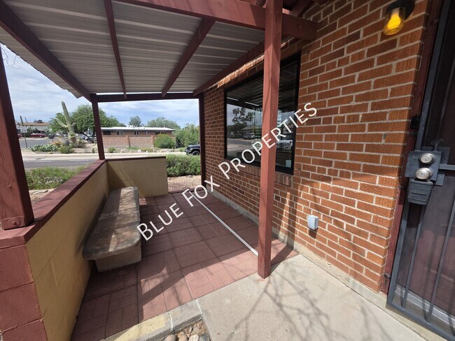 Building Photo - 1301 E Lee St