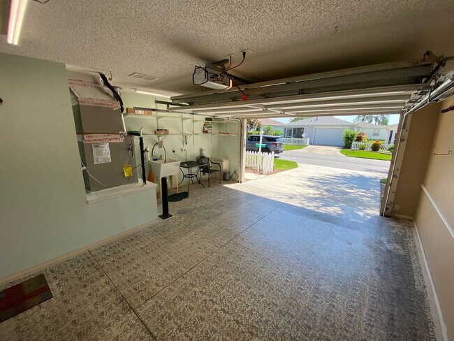 Building Photo - Great Location Turnkey Villa In The Villag...