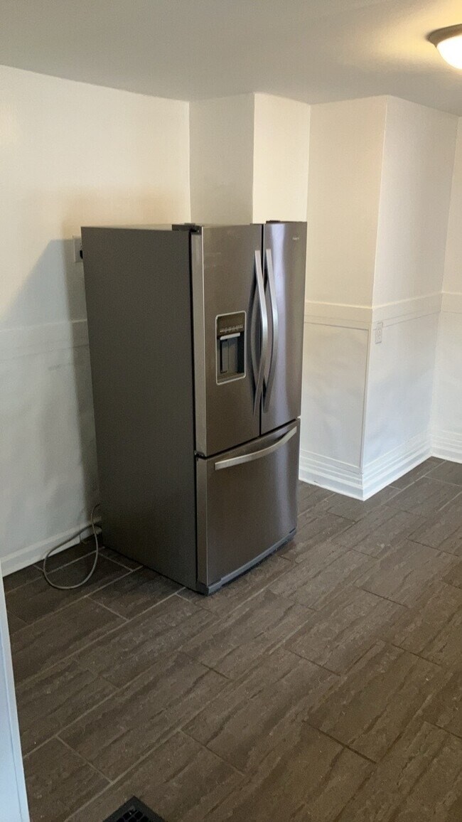 Building Photo - 908 Watervliet Ave