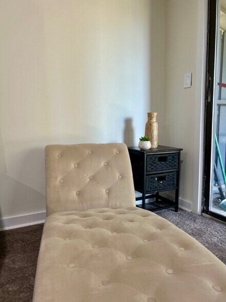 Building Photo - 1530 Fort Johnson Rd