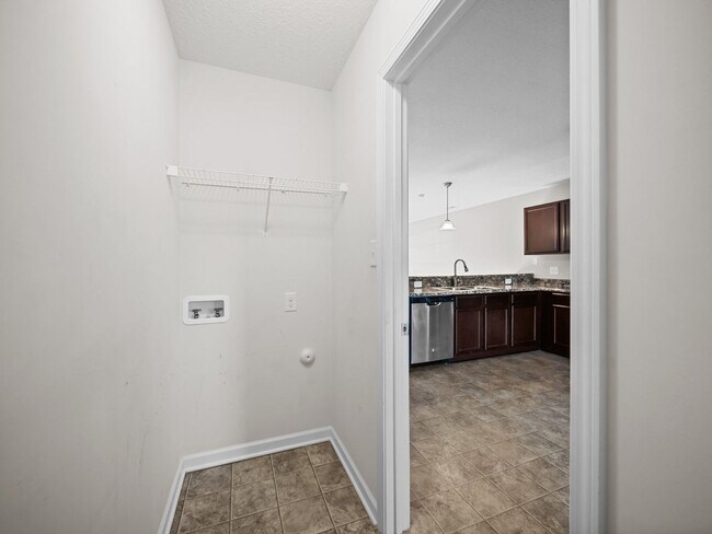 Building Photo - 102 W Murrow Ln