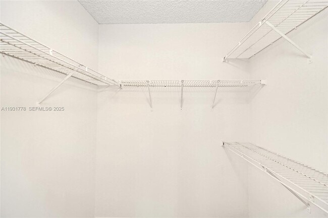 Building Photo - 9901 Westview Dr