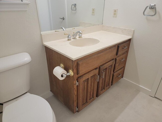 Building Photo - 10403 Pinehurst Dr