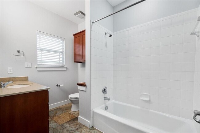 Building Photo - 3207 Holton St