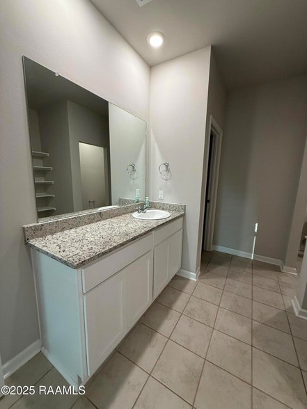 Building Photo - 200 Broussard Hl Dr