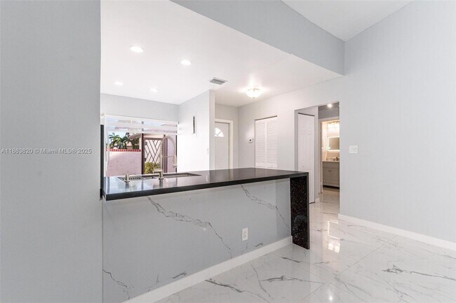 Building Photo - 9234 Wedgewood Ln