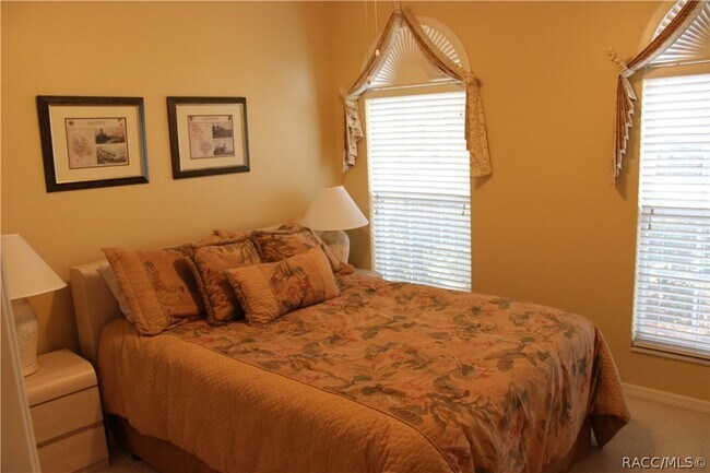 Building Photo - 1124 W Skyview Crossing Dr